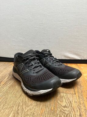 New Balance 840v4 running shoes Sz 9